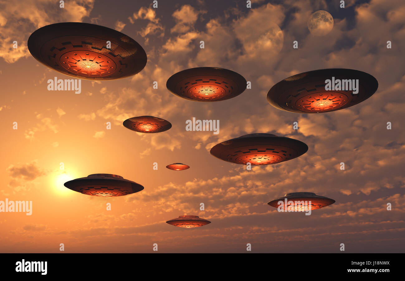 Eine Flotte von fliegenden Untertassen fliegen durch den Himmel Erden. Stockfoto