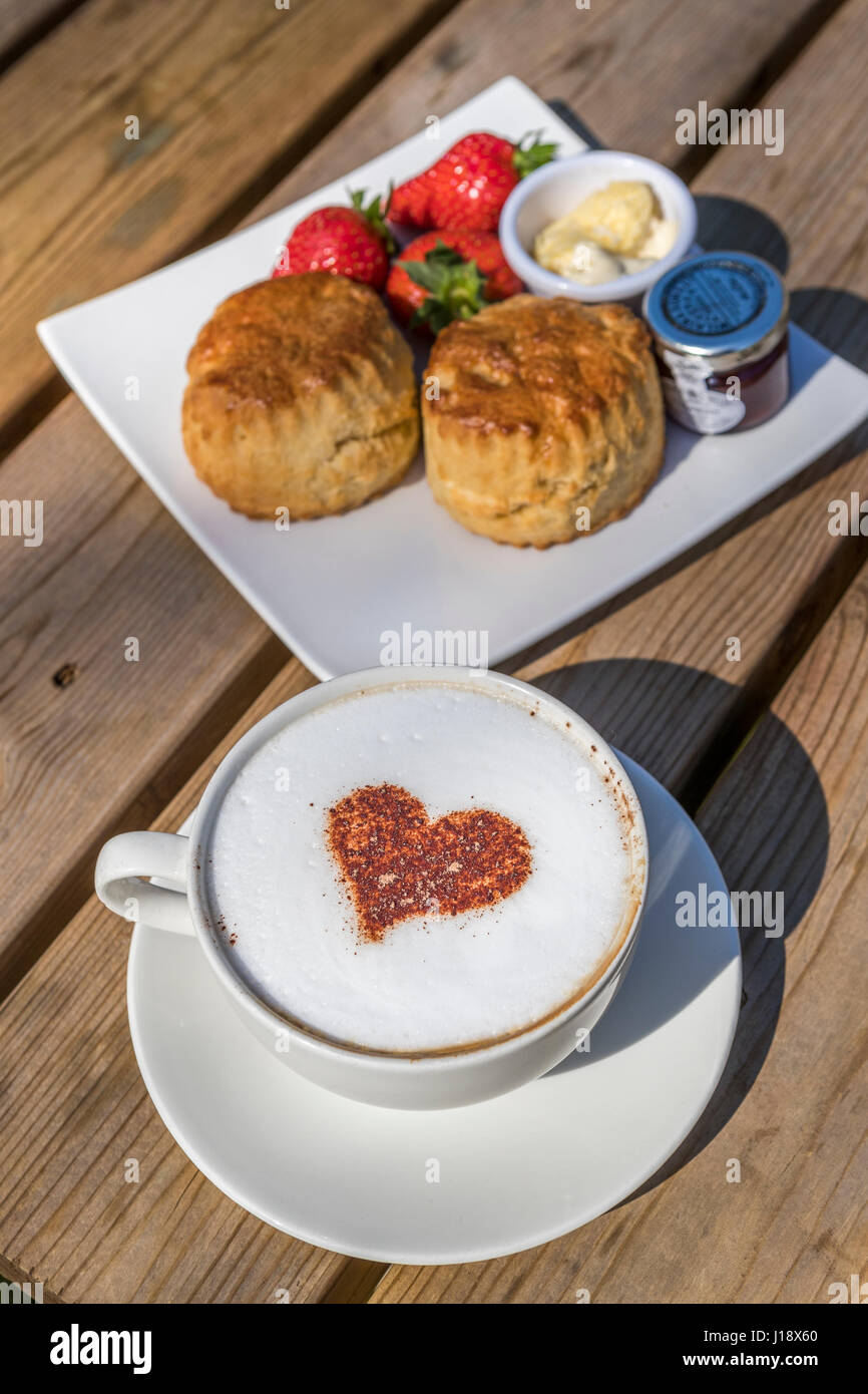 Tintern Station und Tintern Station Cafe. Hohe Tees für den Frühling & Sommer. Stockfoto