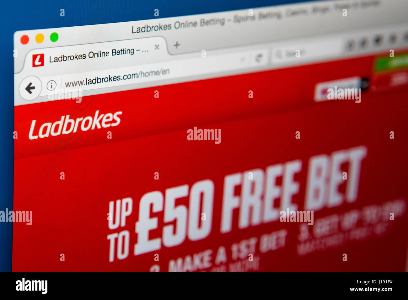 LONDON, UK - 13. April 2017: Die offizielle Homepage der Ladbrokes Wetten Website, im 13. April 2017. Stockfoto