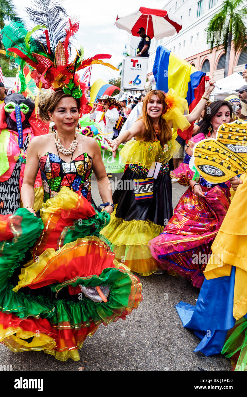 Miami Florida, Little Havana, Calle Ocho Carnaval Miami, jährliche hispanische Festfeier, Karneval, hispanische Frau weibliche Frauen, Kostüm, Parade, krewe, d Stockfoto