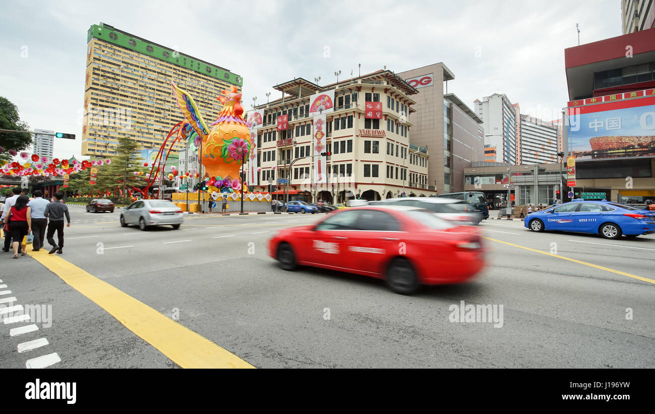 Singapur - 20 Januar: Chinatown Straße Verkehr im Viertel Chinatown, Singapur. Chinesisches Neujahrsfest im Jahr 2017. Stockfoto
