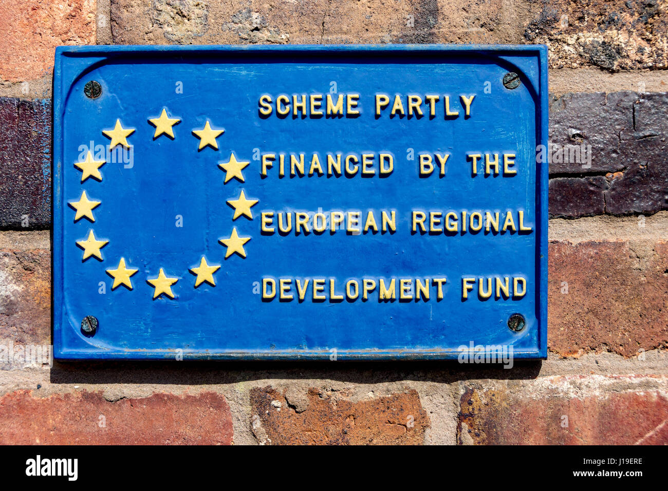 Europäischer Fonds für regionale Entwicklung Gedenktafel am Blists Hill, in der Nähe der viktorianischen Stadt Madeley, Shropshire, England, UK. Stockfoto