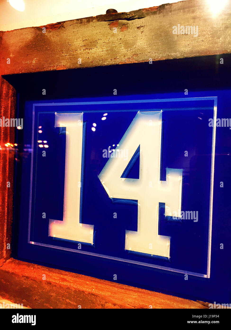 Vintage Glas U-Bahn Zeichen in das New York Transit Museum, New York, USA Stockfoto