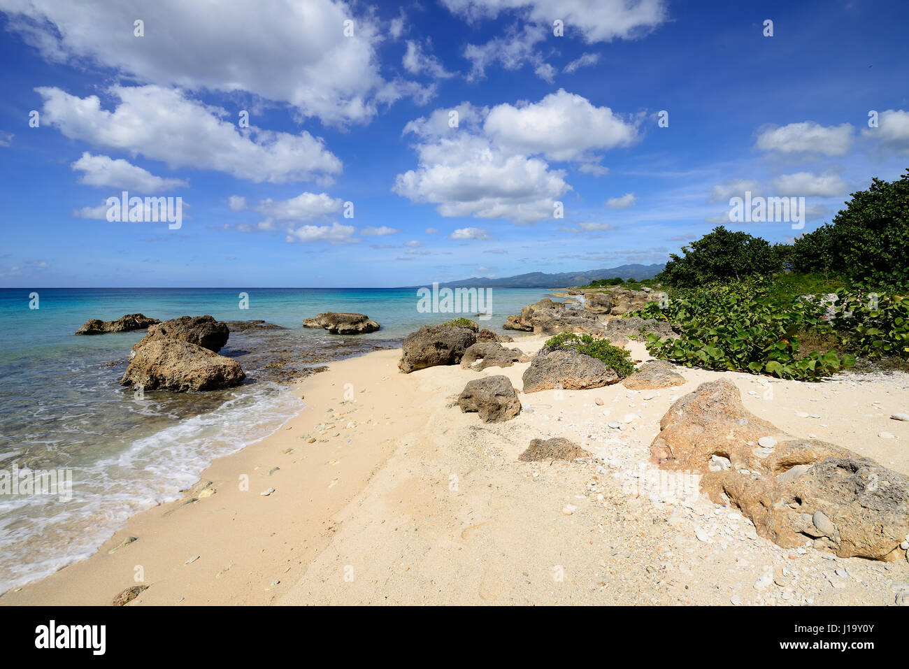 Kleine gemütliche Ancon Strand wird in der Nähe von Trinidad Stadt auf Kuba Stockfoto