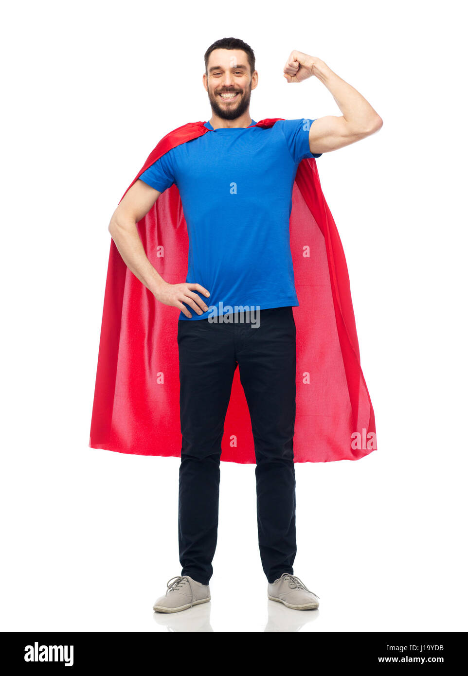 glücklicher Mann im roten Superhelden cape Stockfoto