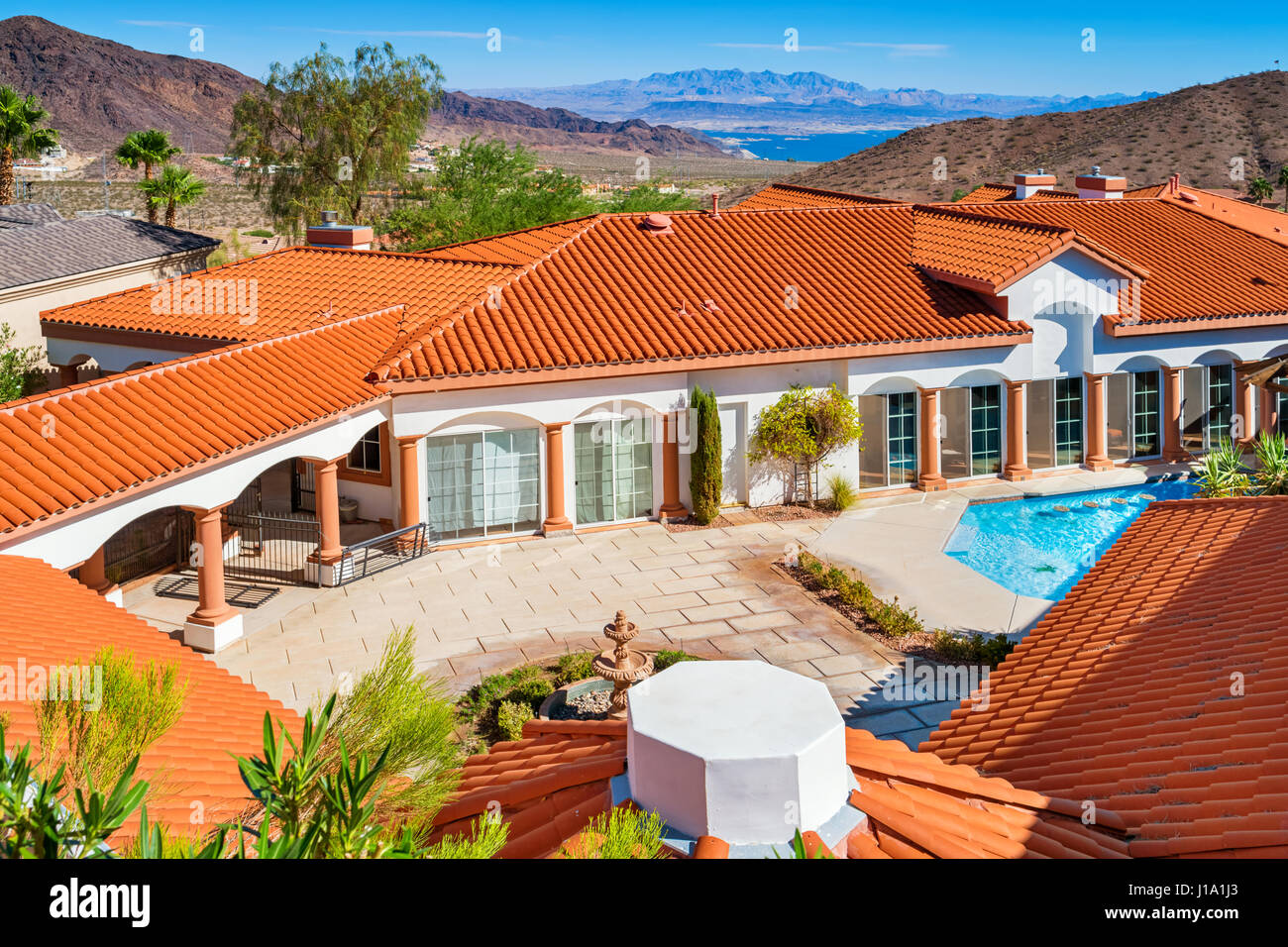 Großes Haus in Boulder City, Nevada, USA vom öffentlichen Bürgersteig