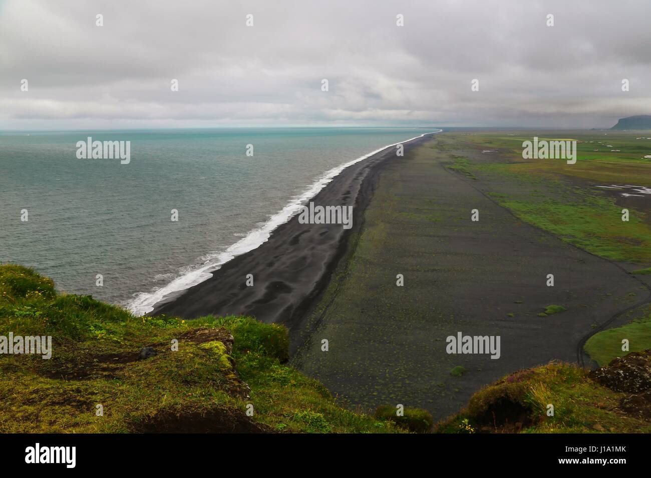 Schwarzen Sand Strand von Vik, auf der südlichen Küste von Island. Stockfoto