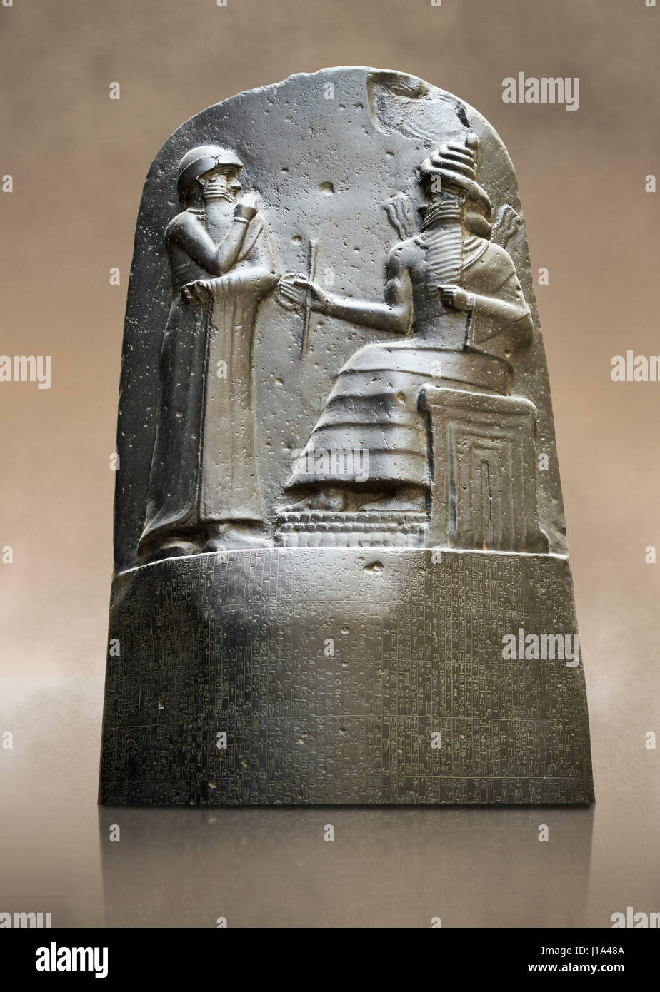 Babylonische Hammurabi Steinrelief Skulptur. Hammurabi war der sechste Amoriter-König von Babylon ab 1792 v. Chr. bis 1750 v. Chr.. Hammurabi (stehend), dargestellt Stockfoto