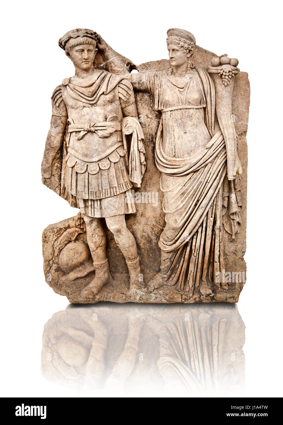 Römische Tempel Releif Skulptur des Tiberius wird gekrönt von Andreia, Aphrodisias Museum, Aphrodisias, Türkei. Die Marterrad Göttin Figur ist gedacht Stockfoto