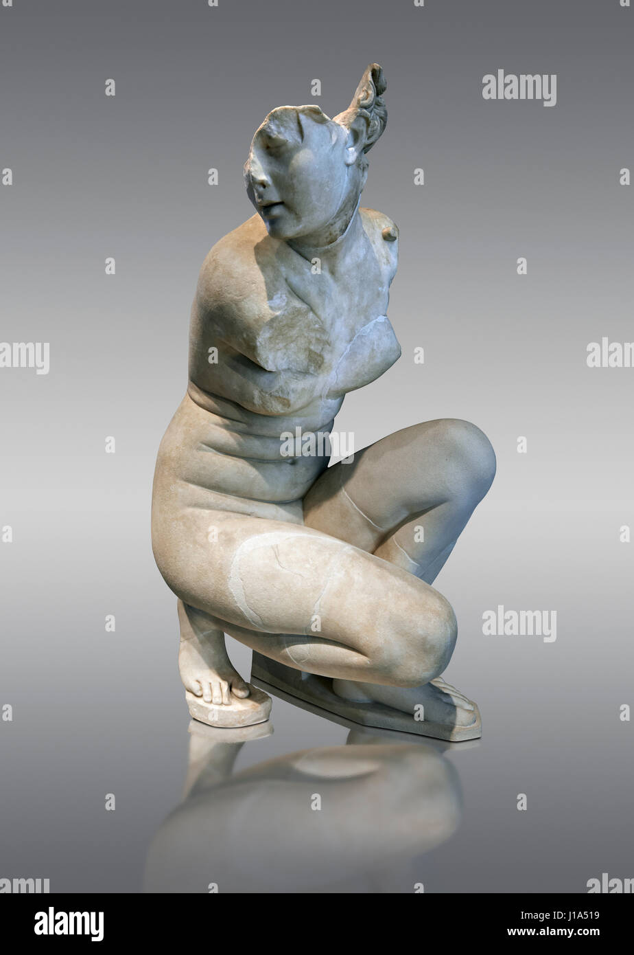 Aphrodite Crouching während Baden. Die Göttin der Liebe Aphrodite, Venus an die Römer wird dargestellt, hocken, während Baden, Kapitolinische Museen, Rom Stockfoto