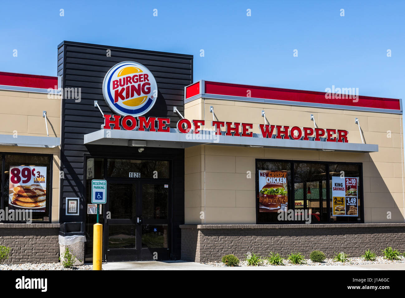 Fort Wayne - ca. April 2017: Burger King-Retail-Fast-Food-Standort. Täglich besuchen mehr als 11 Millionen Gäste Burger King IV Stockfoto