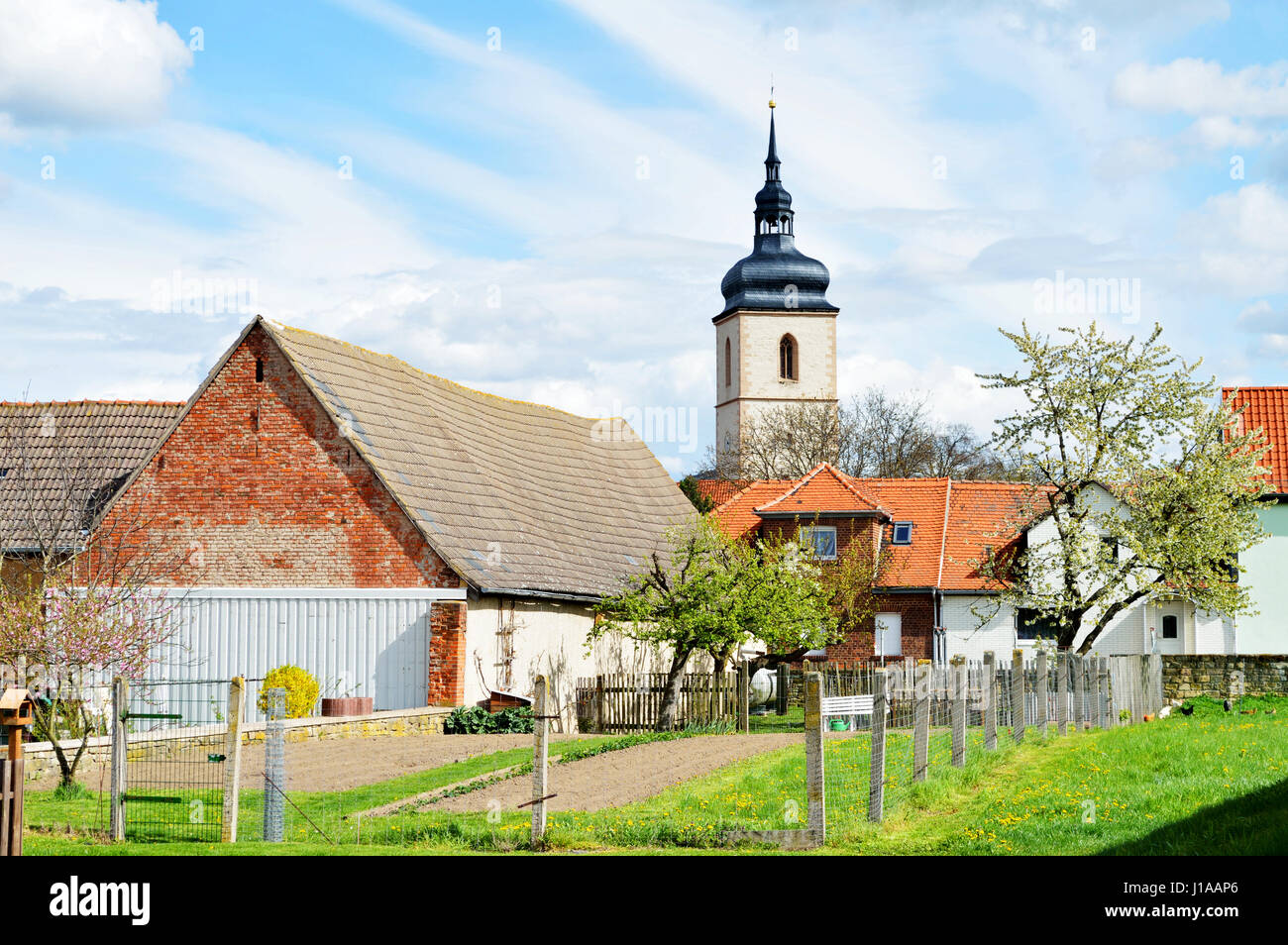 Die Stadt Wiehe mit seinen hohen Kirche im Hintergrund in Thüringen im Jahr 2017, Deutschland Stockfoto