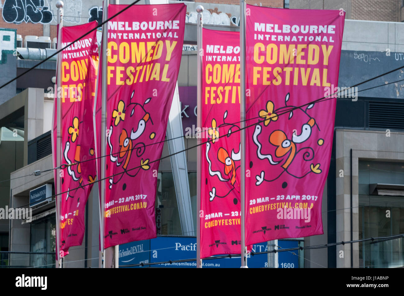 Melbourne International Comedy Festival Banner, April 2017. Comic-Kunst von beliebten lokalen Künstler Michael Leunig. Bildnachweis: Philip Spiel/Alamy Live-Nachrichten Stockfoto