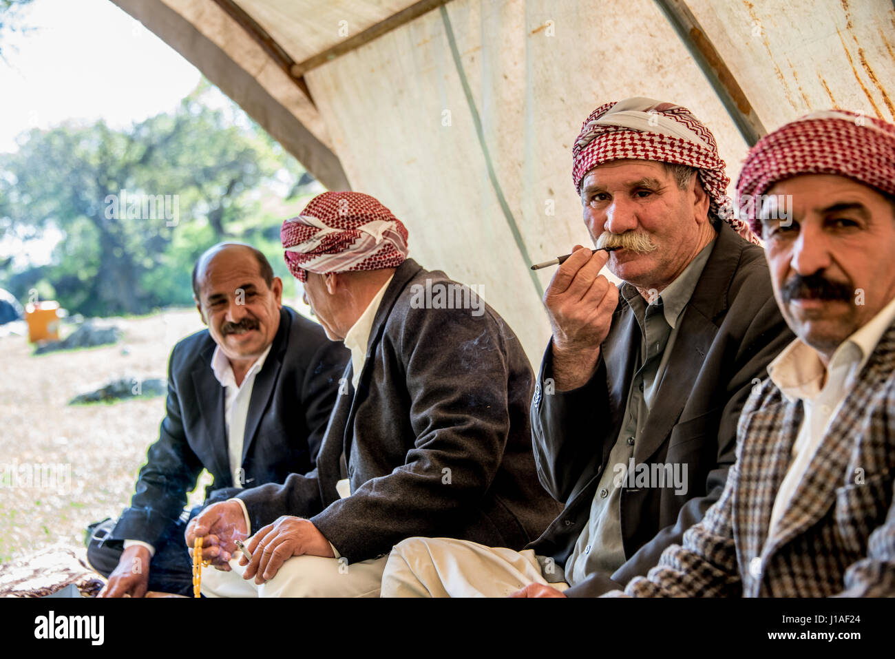 Monotheistisch, Irakisch-Kurdistan. 19. April 2017. Jesidisch Minderheit Gruppe Fakire Sere Sal oder Jesiden Neujahr in der Scheich Zelt, monotheistisch, Irakisch-Kurdistan zu feiern. 19. April 2017 Kredit: Elizabeth Fitt/Alamy Live-Nachrichten Stockfoto