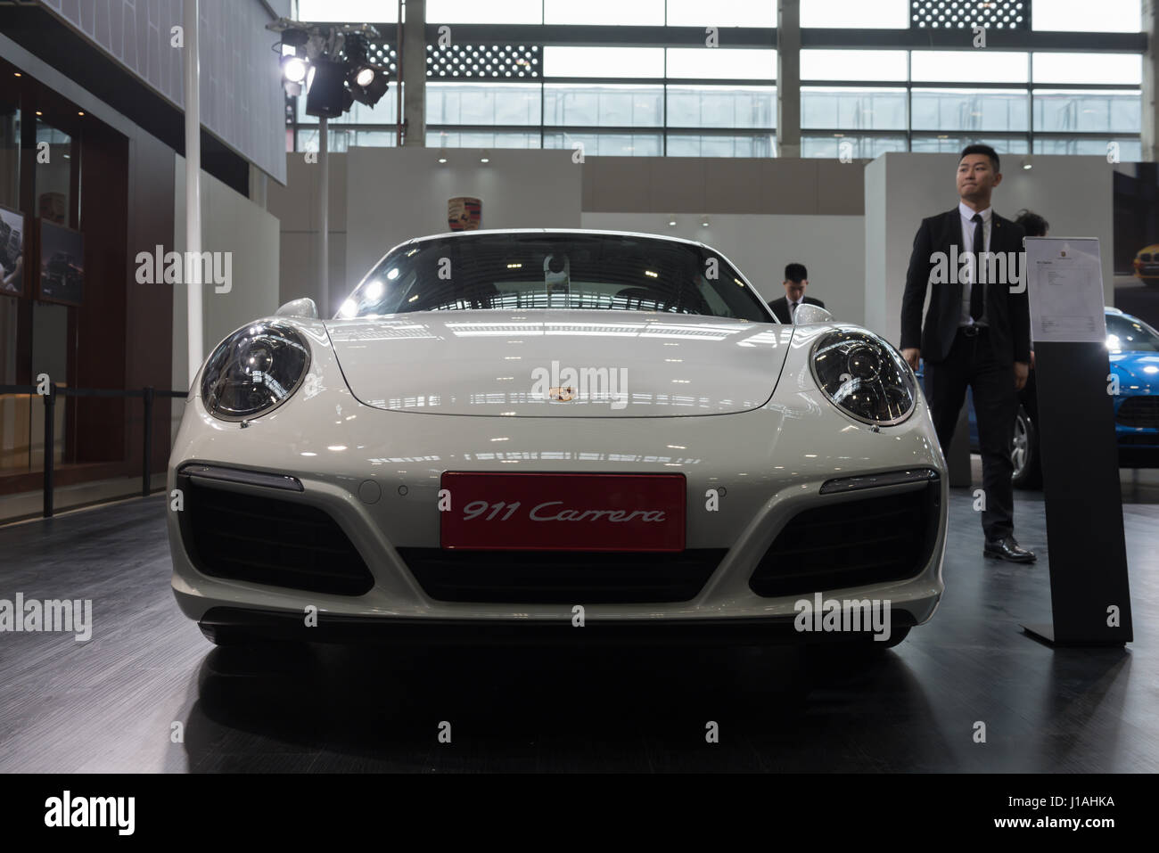 Mianyang, Sichuan, China. 19. April 2017.  Der sechste "Mianyang Frühling" International Auto Show eröffnet. Chinas eigener Marke kräftig steigen. Südkoreanische Marke Auto im Grunde niemand kümmert sich darum. Porsche Sportwagen. Bildnachweis: Tony Wang/Alamy Live-Nachrichten Stockfoto