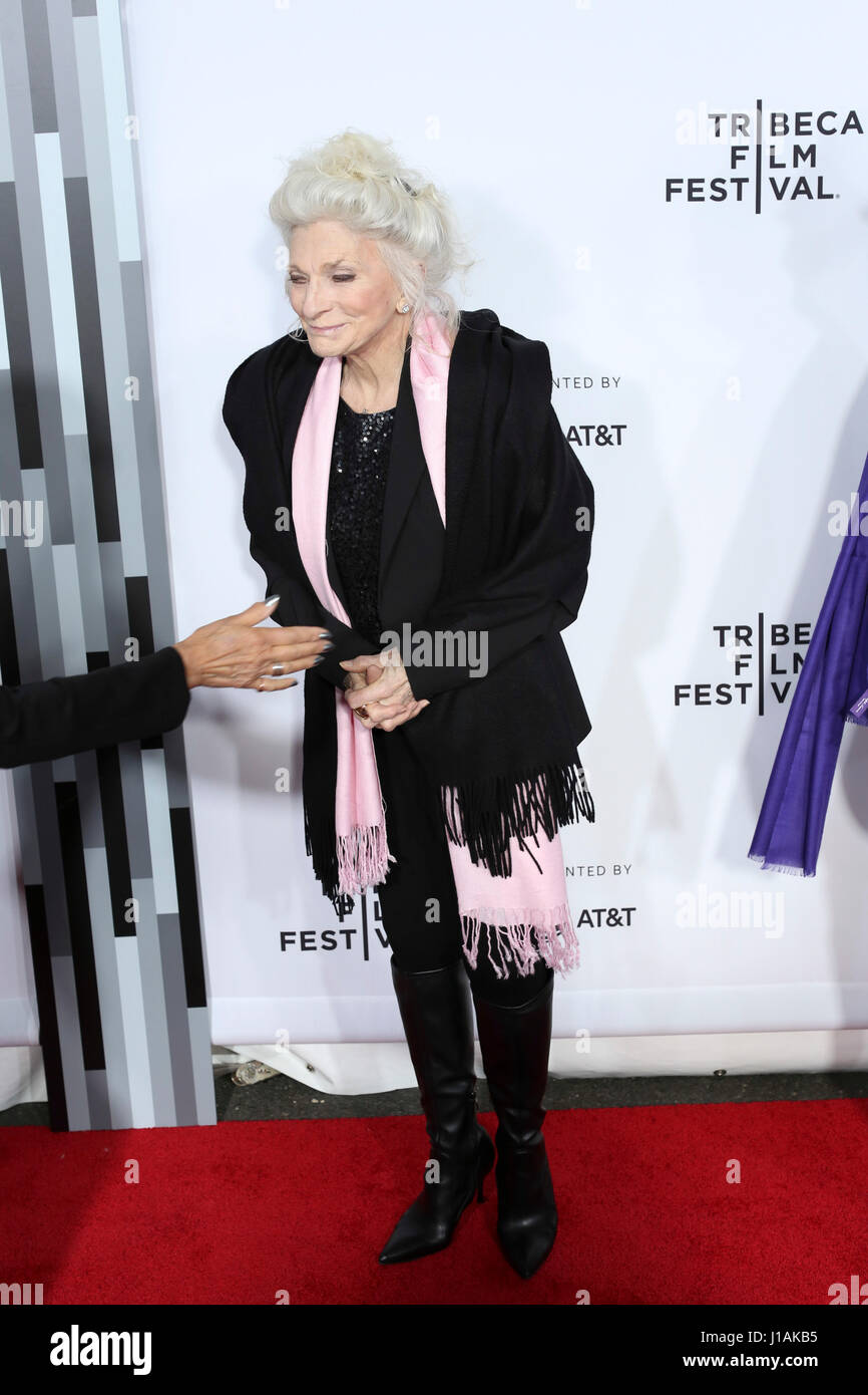 New York, USA. 19. April 2017. Judy Collins kommt auf dem Tribeca Film Festival Opening Night, Clive Davis: The Soundtrack Of Our lebt Credit: The Foto Zugang/Alamy Live News Stockfoto