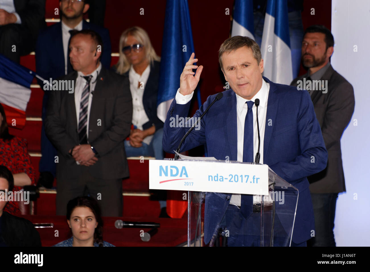 Paris, Frankreich. 19. April 2017. Während die erste Runde der Präsidentschaftswahlen nähert, spricht Nicolas Dupont-Aignan, um unentschlossen, bei seiner letzten Kampagne-Versammlung im Cirque d ' Hiver Bouglione zu überzeugen. Bildnachweis: Bernard Menigault/Alamy Live-Nachrichten Stockfoto