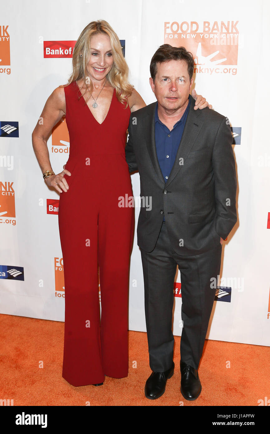 New York, Vereinigte Staaten von Amerika. 19. April 2017. Tracy Pollan (L) und Fox besuchen die Lebensmittelbank für New York Citys Can-Do Awards Dinner 2017 bei Cipriani am 19. April 2017 in New York City. Bildnachweis: Debby Wong/Alamy Live-Nachrichten Stockfoto