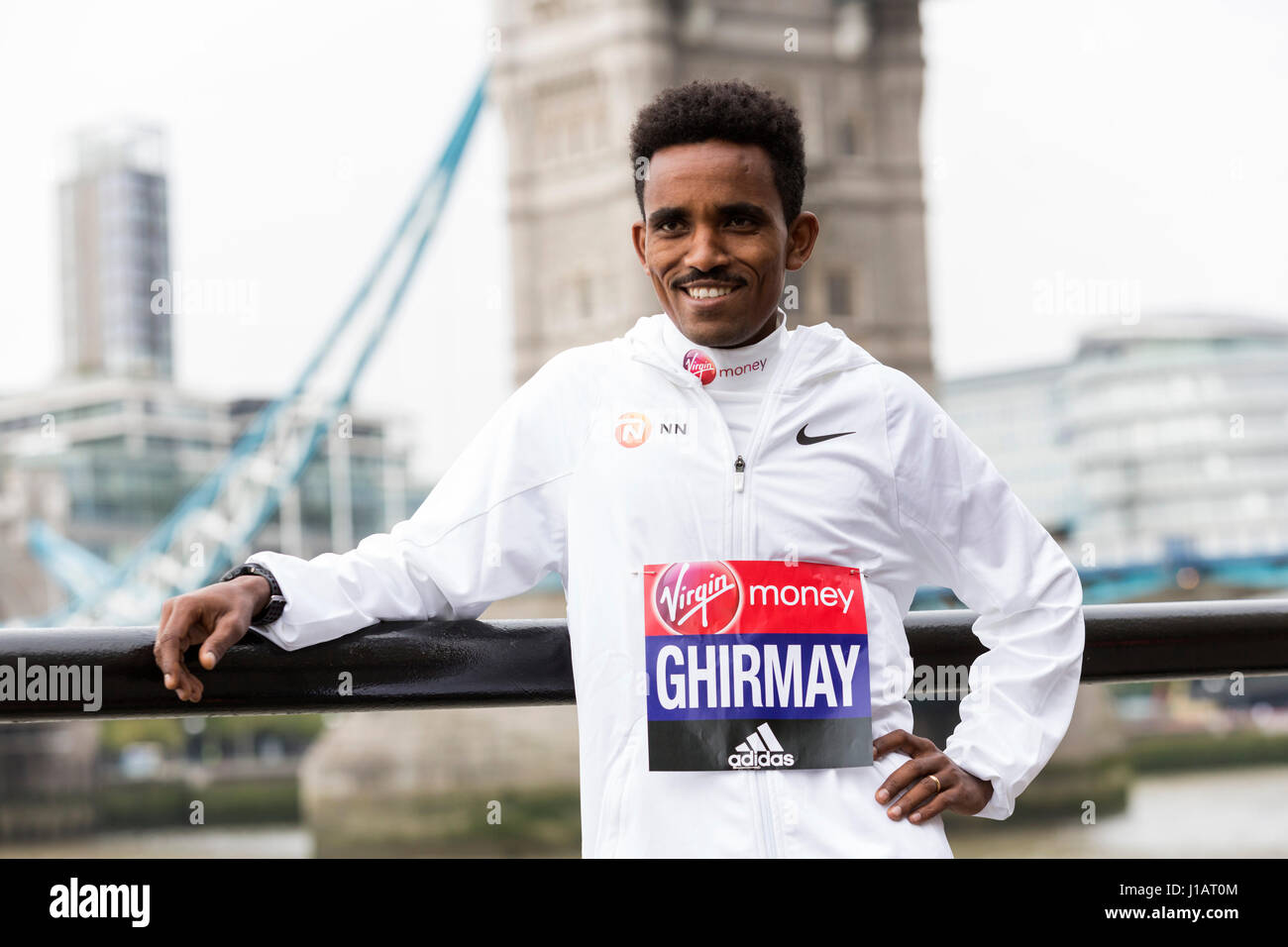 London, UK. 20. April 2017. Ghirmay Ghebreslassie (ERI). Fototermin mit den Elite Men Läufern vor der Jungfrau Geld London-Marathon, der am 23. April 2017 stattfindet. Bildnachweis: Bettina Strenske/Alamy Live-Nachrichten Stockfoto