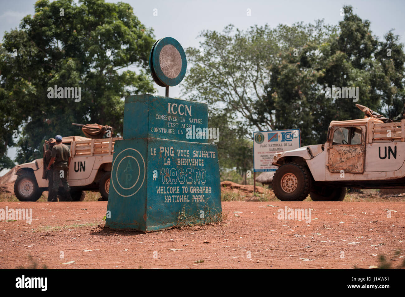 Vereinten Nationen bewaffneten Konvoi im Garamba-Nationalpark, auf der Straße von Dungu nach Faradje im Nordosten demokratische Republik Kongo Stockfoto