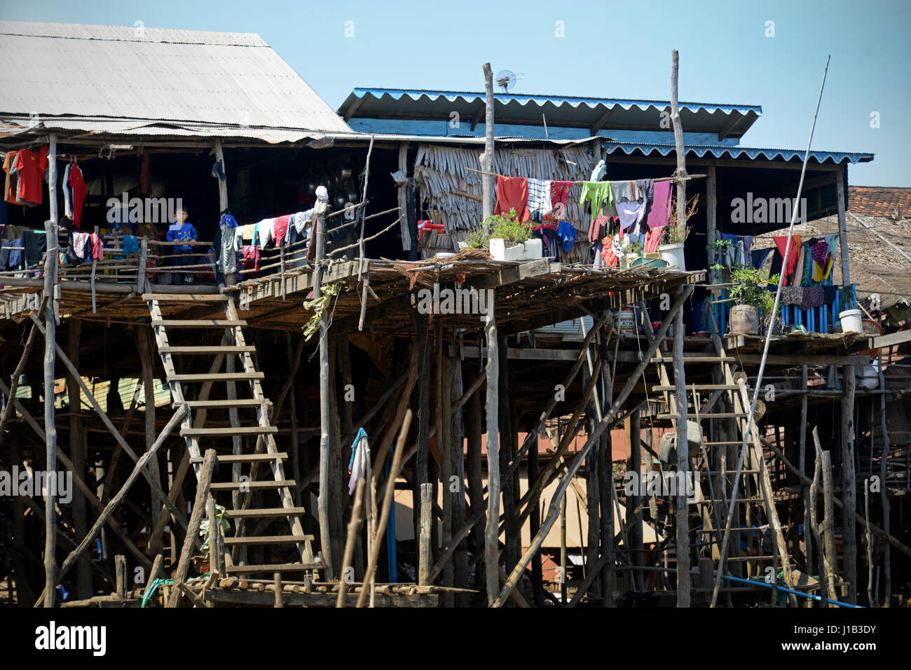 Leben in der Fischerei Dorf von Kompong Khleang, ein einzigartiges Dorf in Stelzen auf dem Ufer des Tonle Sap See in Siem Reap Provinz von Kambodscha. Stockfoto