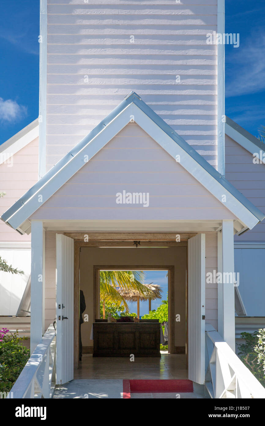 Freiem Himmel Hochzeitskapelle auf winzigen Halfmoon Cay, Bahama-Inseln Stockfoto