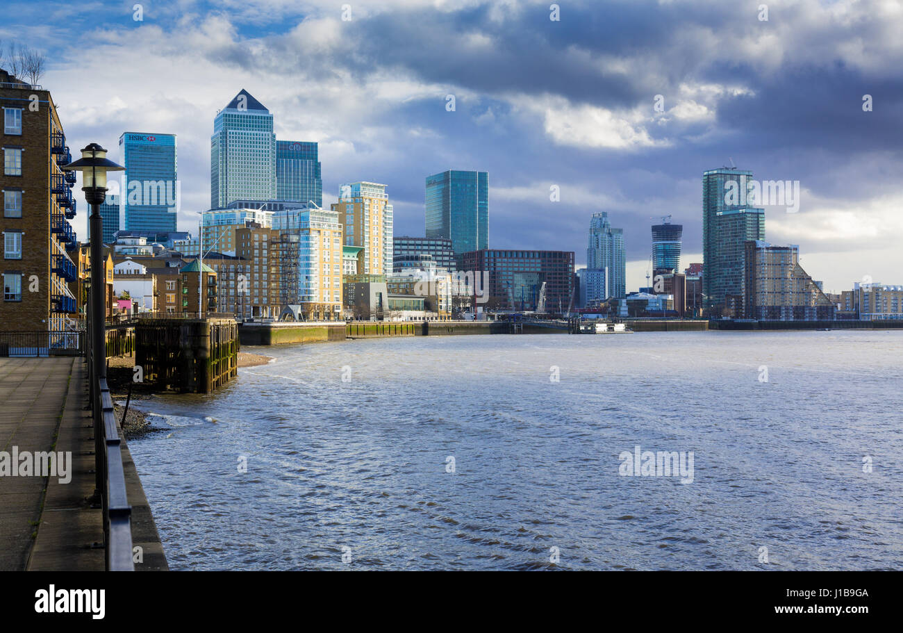 Blick auf Canary Wharf, dem Finanzviertel der Stadt London, Docklands, England, Großbritannien Stockfoto
