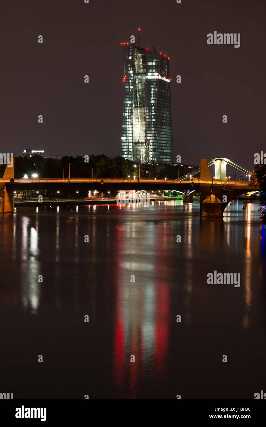 Blick auf Frankfurt Am Main bei Nacht Stockfoto