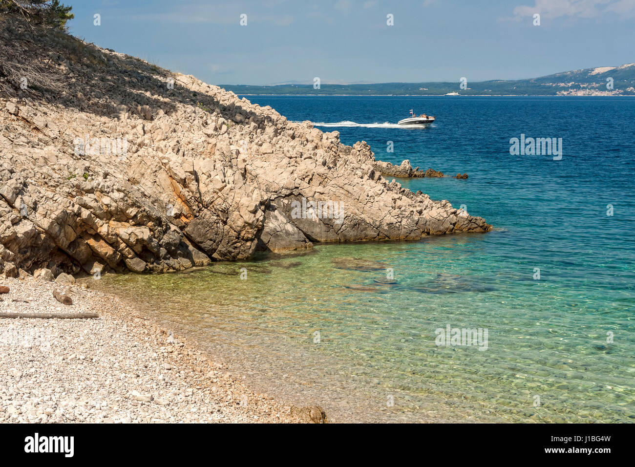 Kleiner Kiesstrand in der Nähe von Lun, Insel Pag, Kroatien Stockfoto