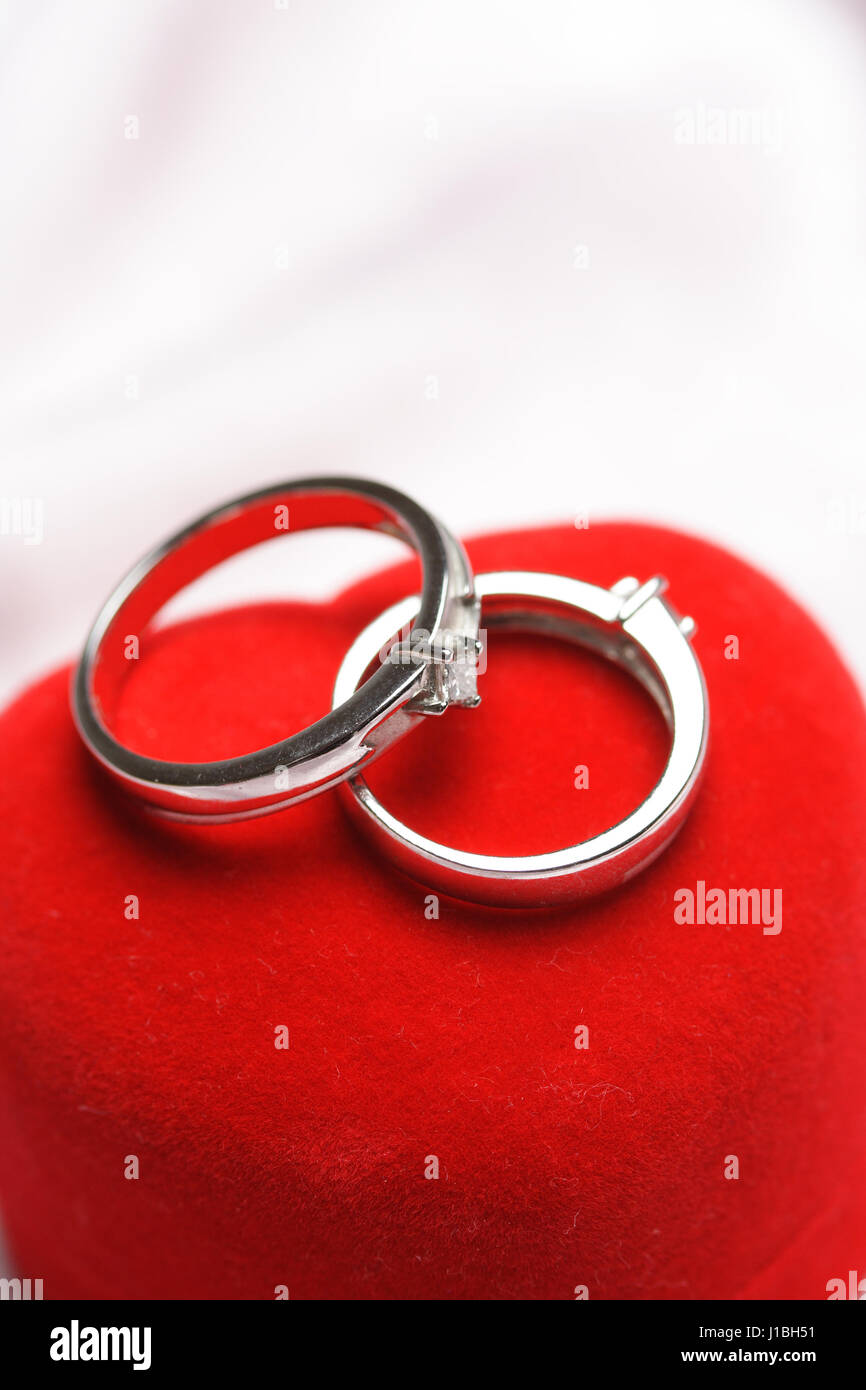 Nahaufnahmen von einem Paar Trauringe Stockfoto