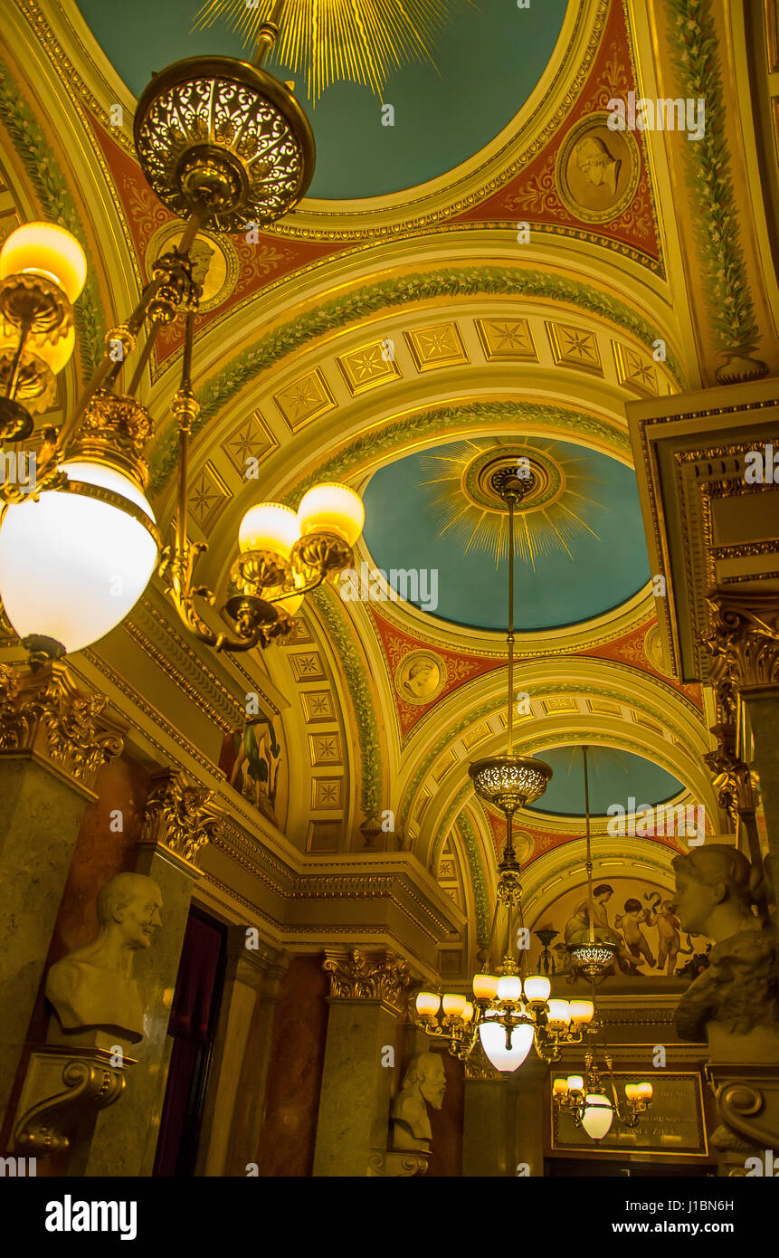 Das Prager Nationaltheater ist ein Symbol der tschechische nationale Identität und kulturelles Erbe und ein nationales Monument der tschechischen Geschichte und Kunst. Stockfoto