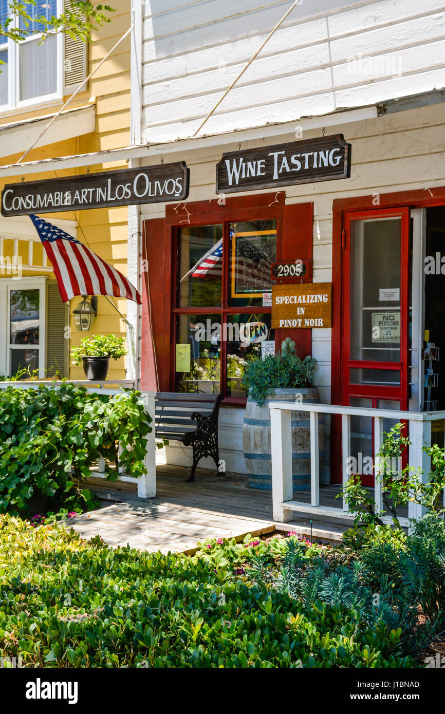 Los Olivos Tasting Room & Wine Shop Eingang fördert Verbrauchsmaterialien Kunst im Verkostungsraum in Los Olivos, CA im Herzen von Santa Ynez Valley Stockfoto