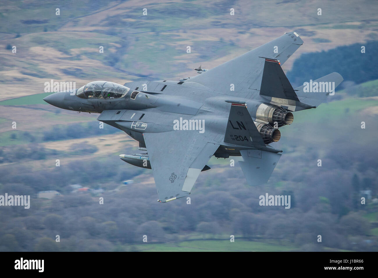 United States Air Force McDonnell Douglas F-15E Strike Eagle niedrigen Niveau in der Welt berühmte Mach Loop-Wales Stockfoto