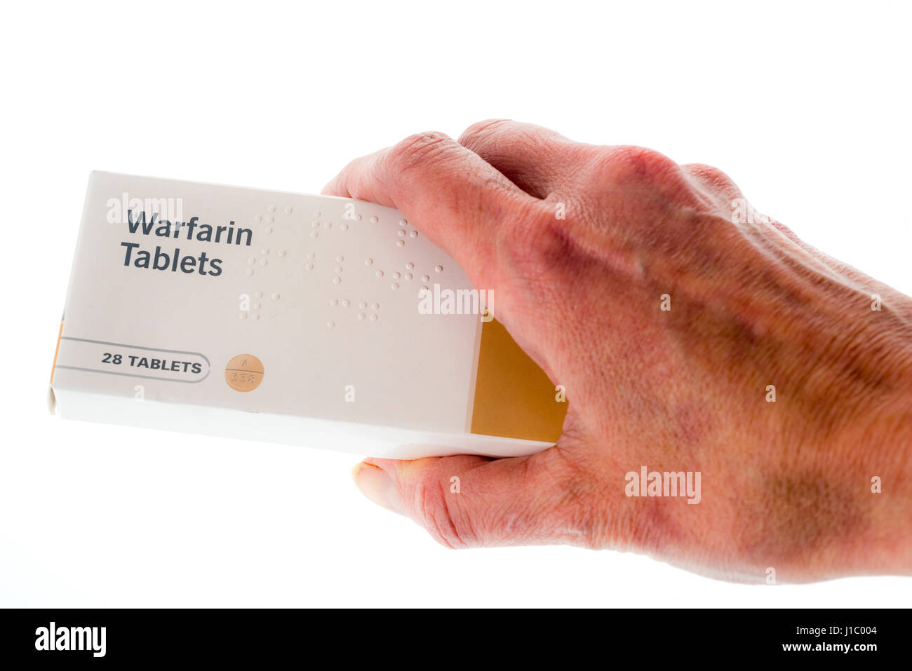 Weibliche Hand hält Paket von Warfarin Tabletten Stockfoto