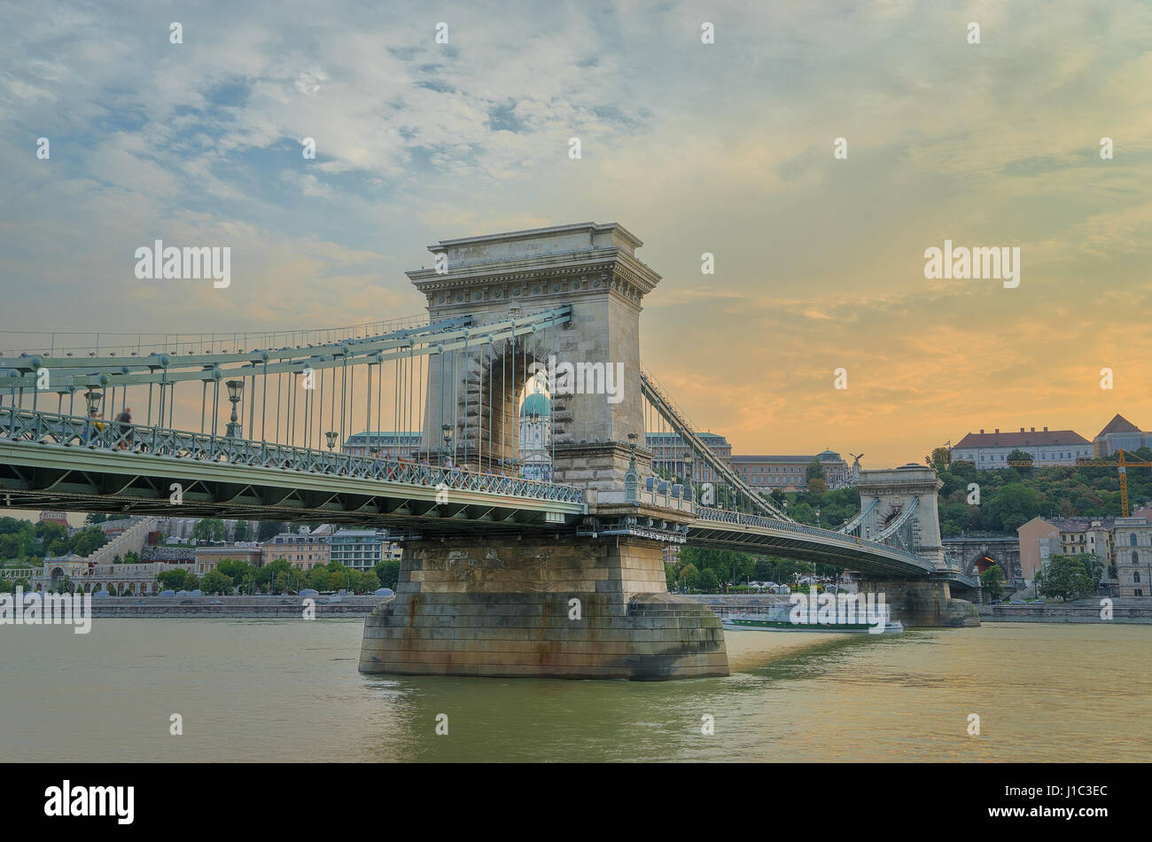 Szechenyi Brücke verbindet Buda auf der Donau zur Plage. Stockfoto