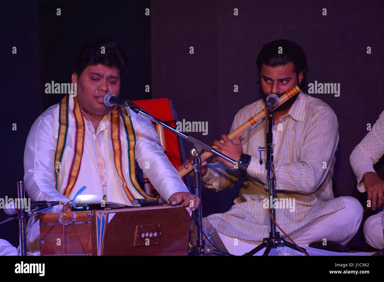 Band spielt traditionelle indische Musikinstrumente, Pune, Maharashtra. Stockfoto