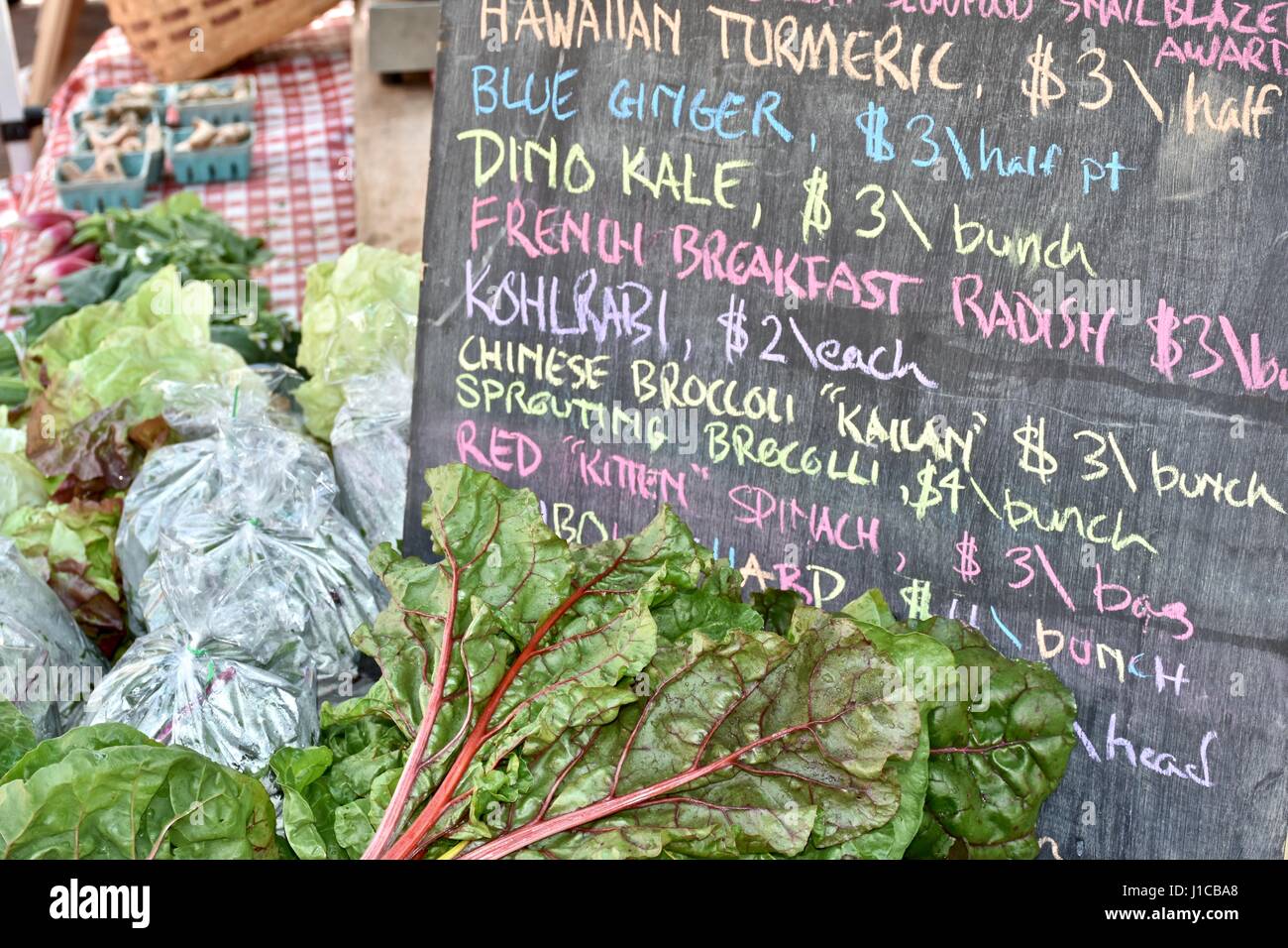 Frisches Gemüse Stand auf dem Bauernmarkt in Charleston Stockfoto