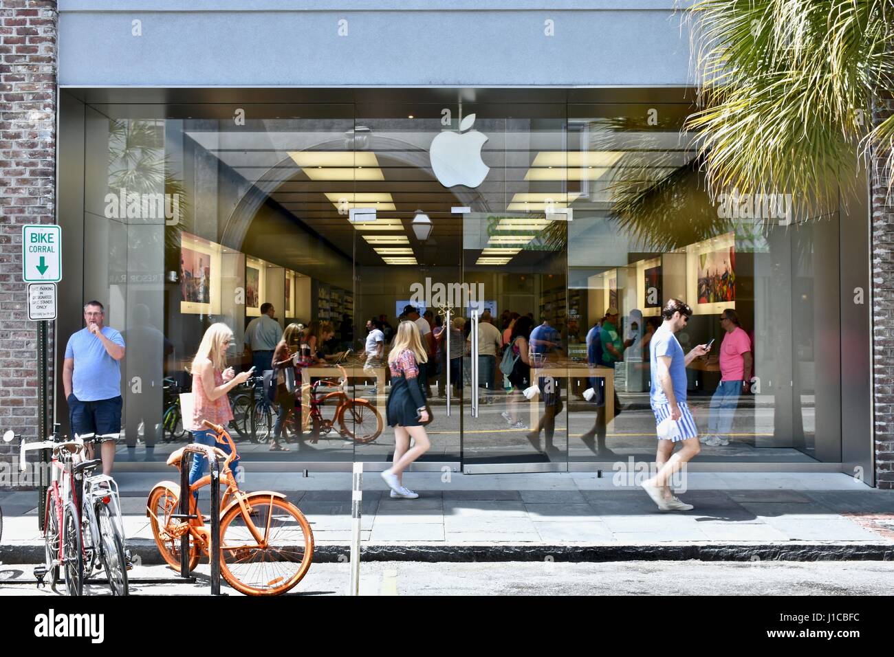 Charleston, South Carolina Apple Store Schaufenster Stockfoto