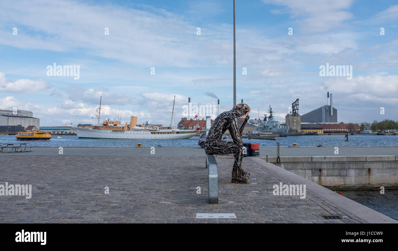 Zinkglobal Schrott-Metall-Statue von Kim Michael, Copenhagen Stockfoto