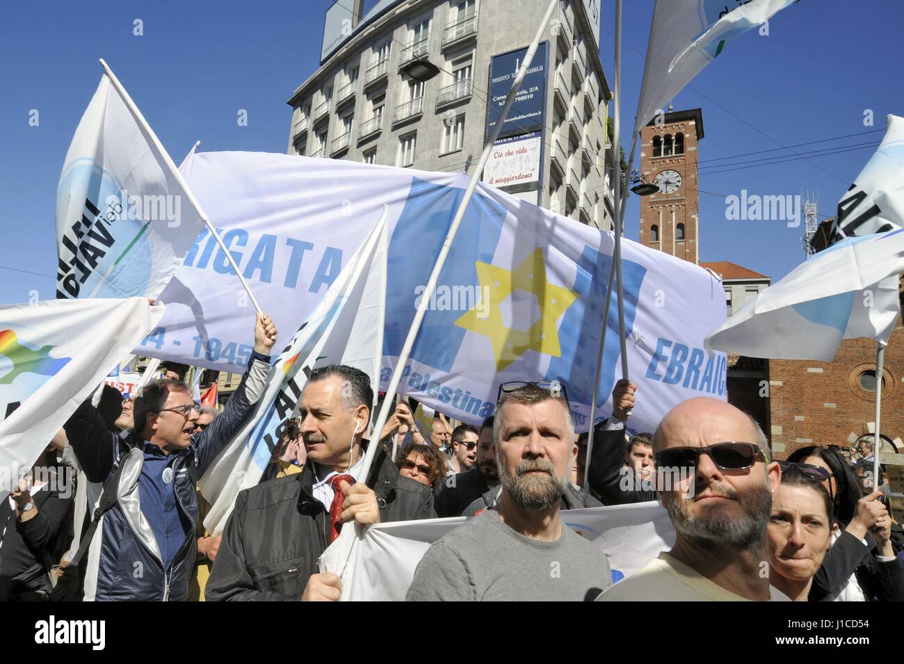 Am 25. April wird jährlich in ganz Italien mit festen und Demonstrationen zu erinnern, die Befreiung vom Nazi-Faschismus gefeiert. Zu den Paraden oft besuchen Sie Vertreter der jüdischen Brigade, eine militärische Formation der britischen Armee komponiert Byf Juden, die in Europa während des zweiten Weltkriegs diente Stockfoto