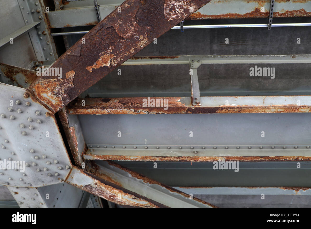 Infrastruktur - Rost und Schäden an der Brent Spence-Brücke, die Interstate 71 und 75 über den Ohio River zwischen Ohio und Kentucky trägt Stockfoto