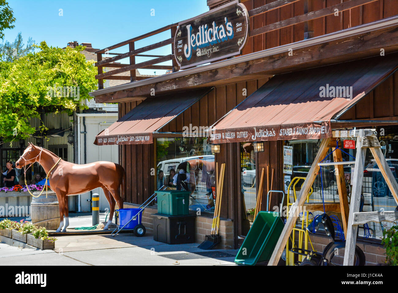Die historischen Gebäude der Jedlicka Sattlerei Store in Los Olivos, CA befindet sich im Herzen von Santa Ynez Wine Country, Verkauf, Stiefel, Hut & tack Stockfoto