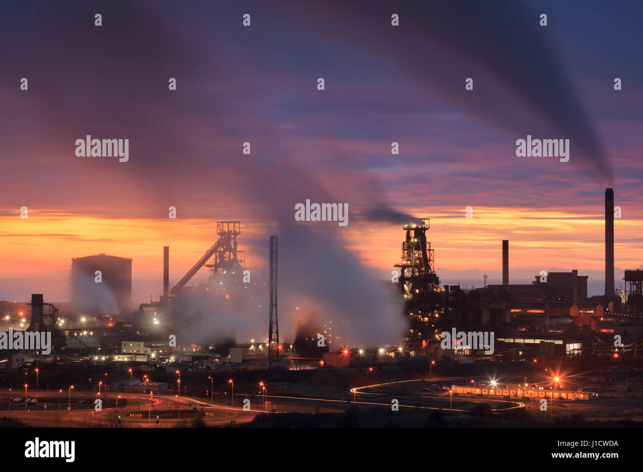Sonnenuntergang über Port Talbot Stahlwerken, South Wales, Wales, Vereinigtes Königreich Stockfoto