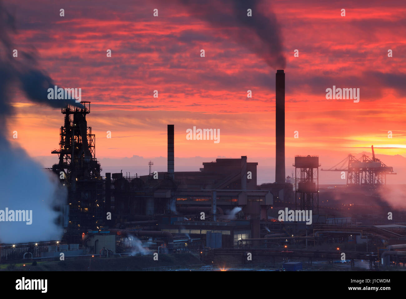 Sonnenuntergang über Port Talbot Stahl arbeitet in Süd-Wales Stockfoto