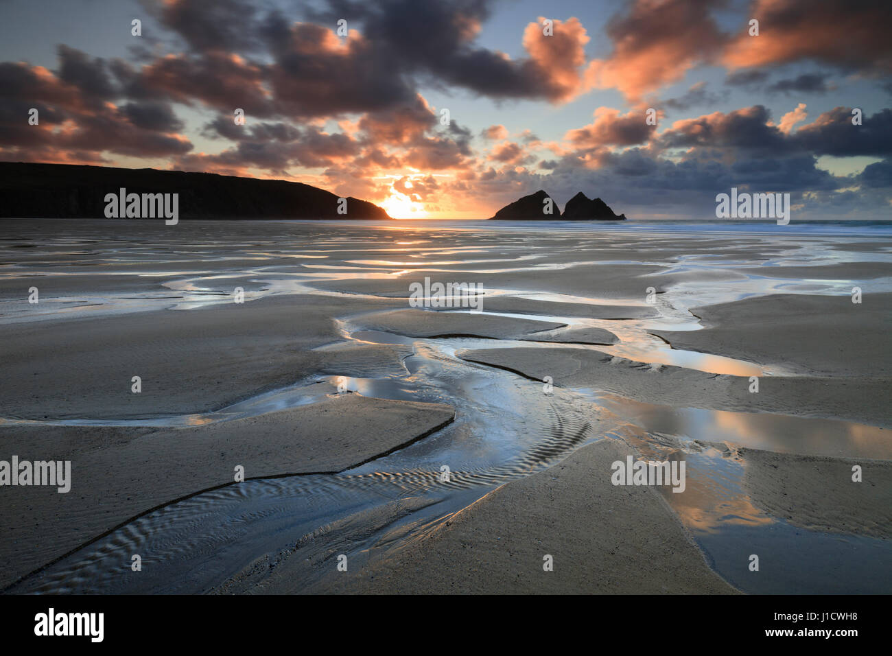 Holywell Bay Strand bei Sonnenuntergang Stockfoto