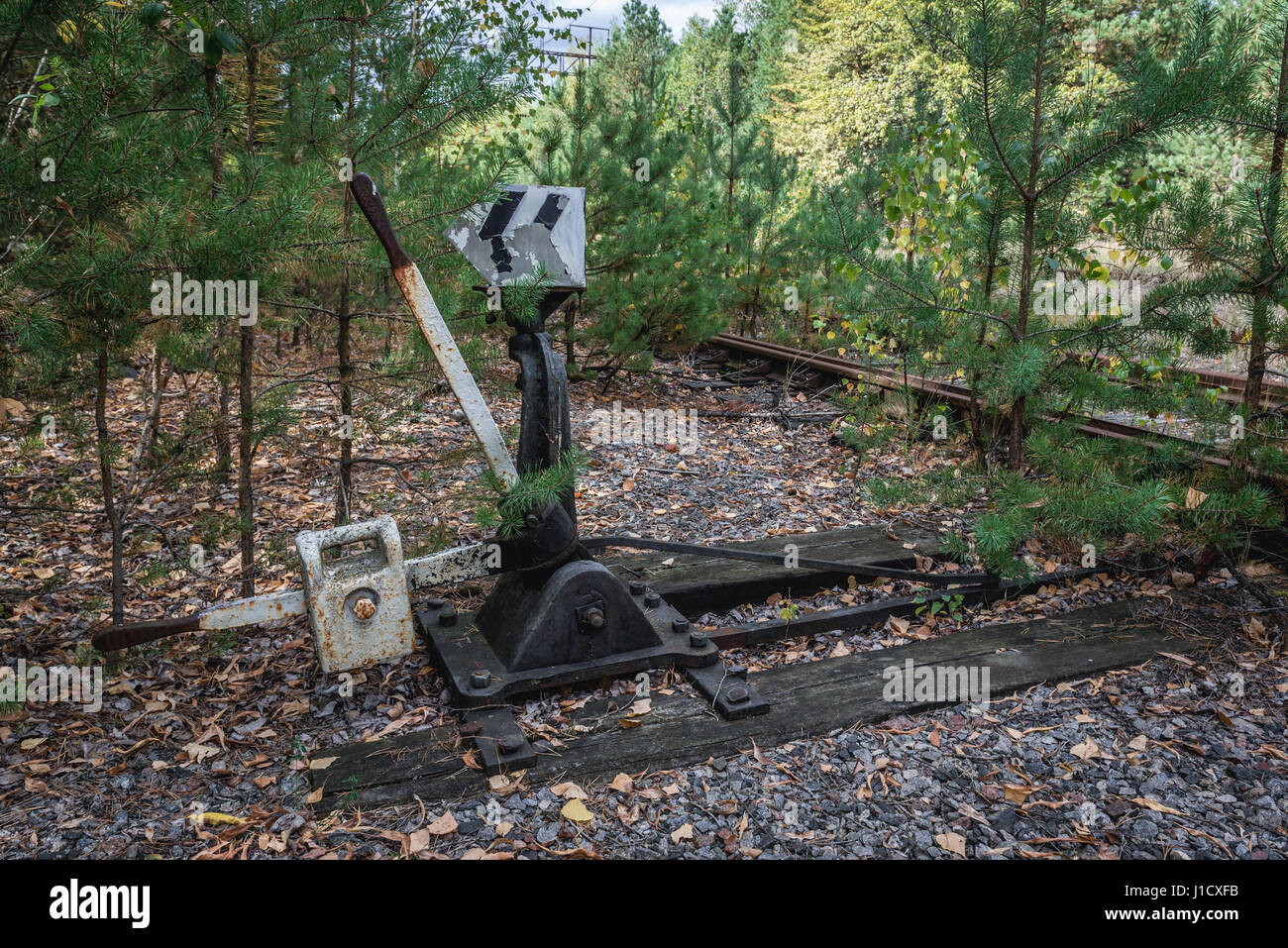 Alten Bahngleise Schalter in der Nähe der Stadt Prypjat und Yaniv Bahnhof in Chernobyl Nuclear Power Plant Zone der Entfremdung in der Ukraine Stockfoto