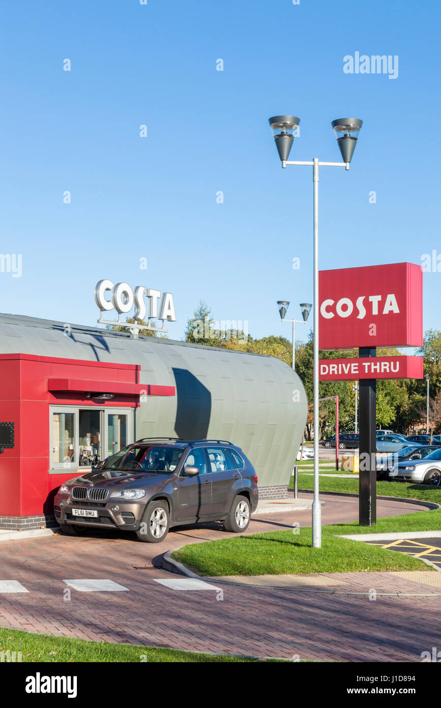 Die Costa Coffee Shop Drive Thru im Schloss Marina Retail Park, Nottingham, England, Großbritannien Stockfoto