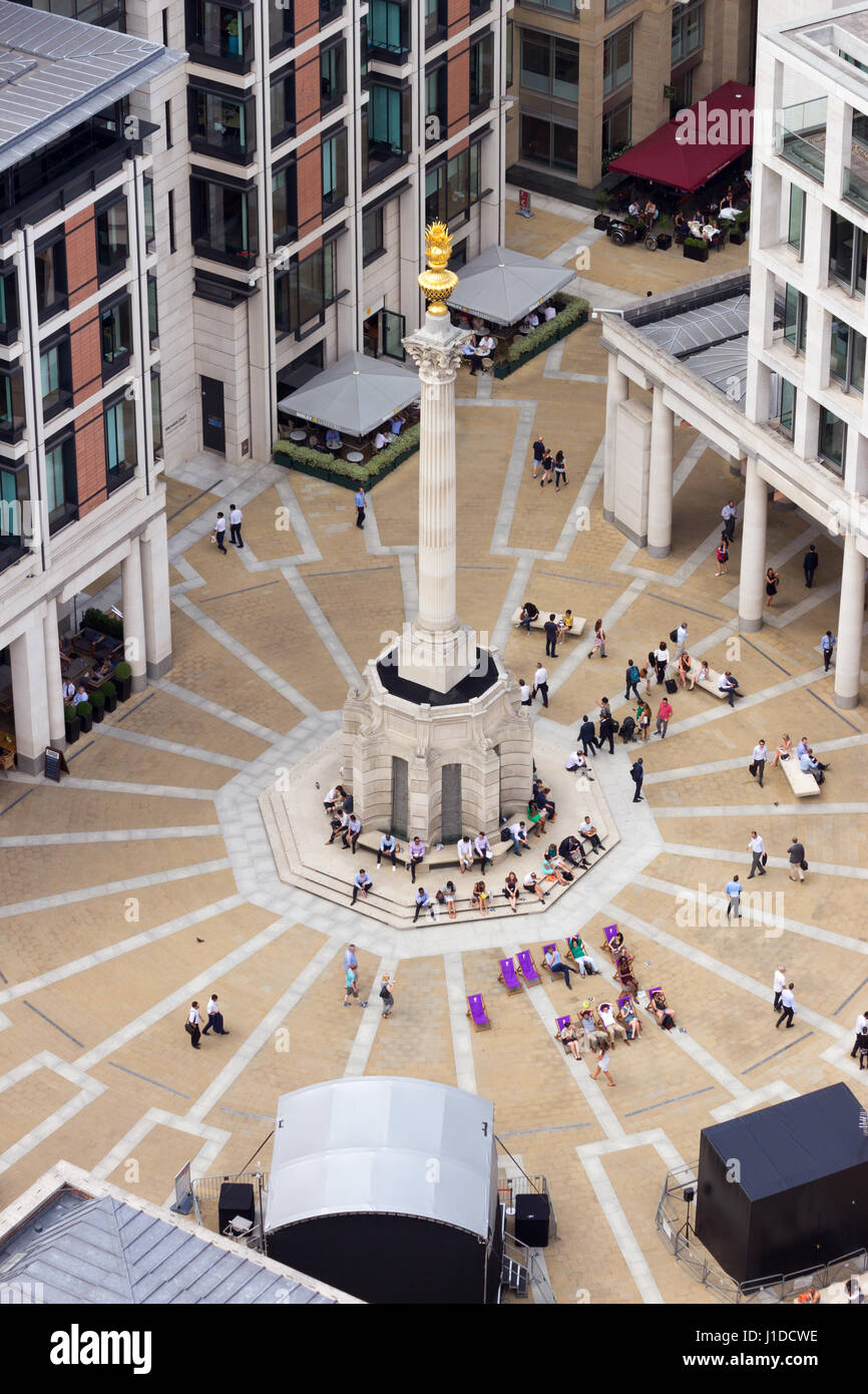 LONDON, UK - 1. Juli 2015: Paternoster Square in London. Eine städtische Entwicklung neben St Pauls Cathedral in London, England Stockfoto