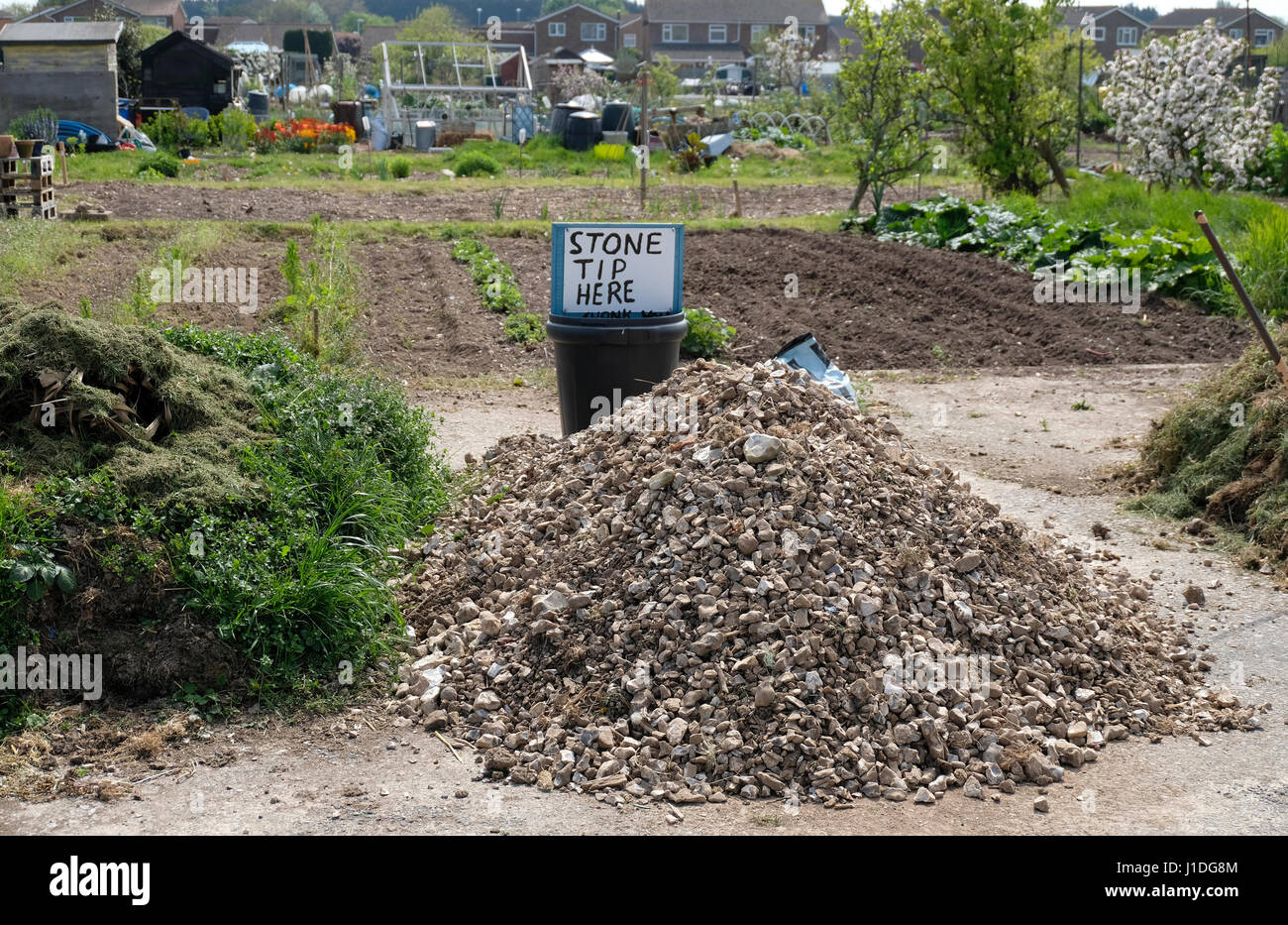 Stein-Tipp am UK Zuteilung. Vorgesehenen Zuteilung Inhaber Steinen aus ihrer Grundstücke Dump Stockfoto