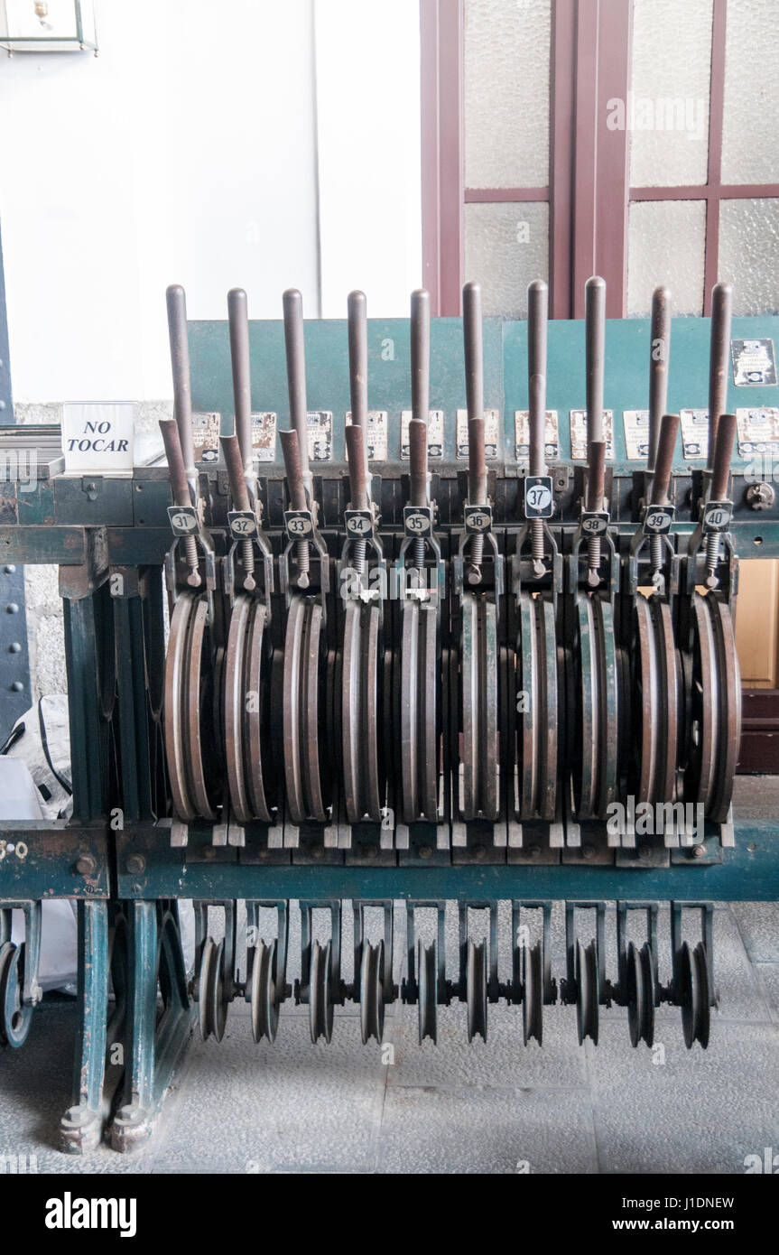 Bahnhof schaltet bei Museo del Ferrocarril (Eisenbahnmuseum) am Bahnhof von Madrid Delicias. Madrid, Spanien Stockfoto